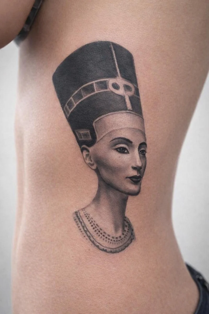 Nefertiti & Mısır Mitolojisi Dövmesi